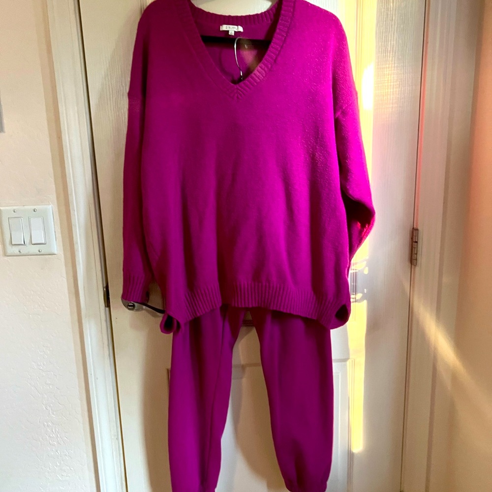 Z Supply Fushia V- Neck Sweater/Joggers Size Large